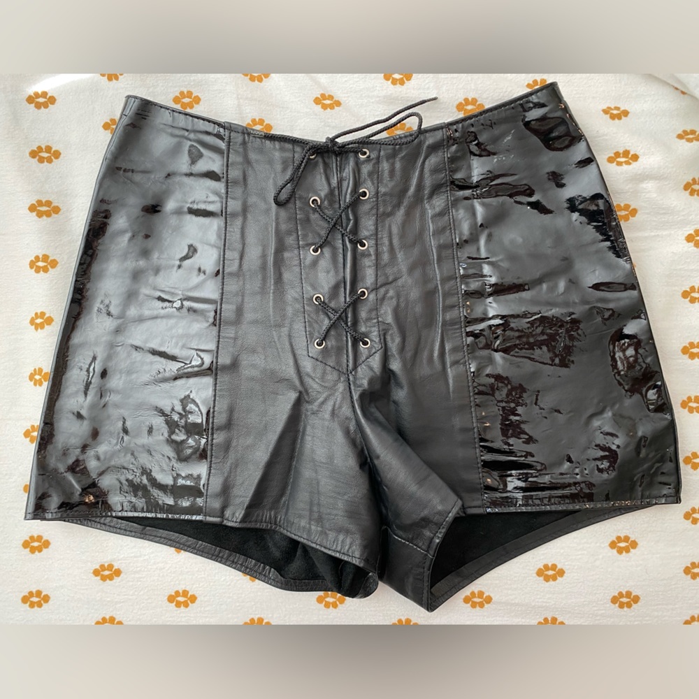 Vintage MGR It’s Our Universe Leather Shorts -Size 7/8